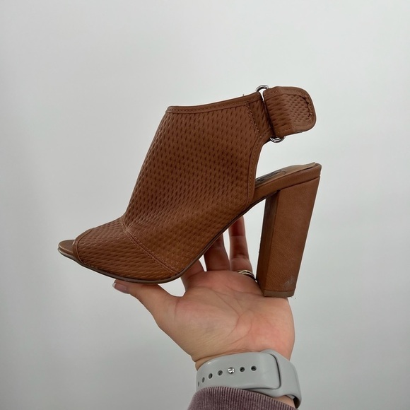 Heart In D High Heels Ladies Size 5 1/2 - Picture 7 of 8